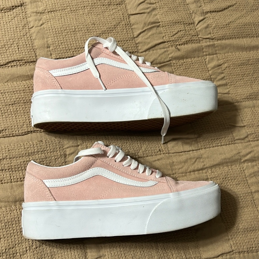 Vans ward low top pink worn once women's size 9 ships without box